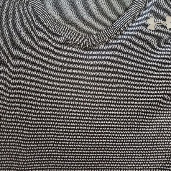 LAST CHANCE Under Armour Graphic Logo Sz M V-neck Gray Short Sleeve Pullover Top - Picture 9 of 9